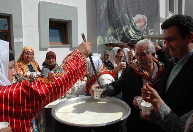 izmirde-nevruz-birlik-cemiyle-kutlandi