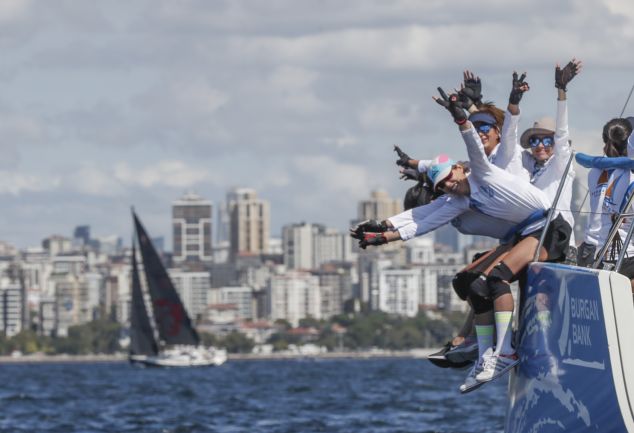 kadinlar-7-kez-iyilige-yelken-aciyor